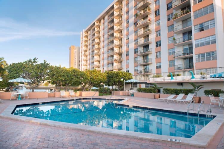 Miami Beach Condo and pool